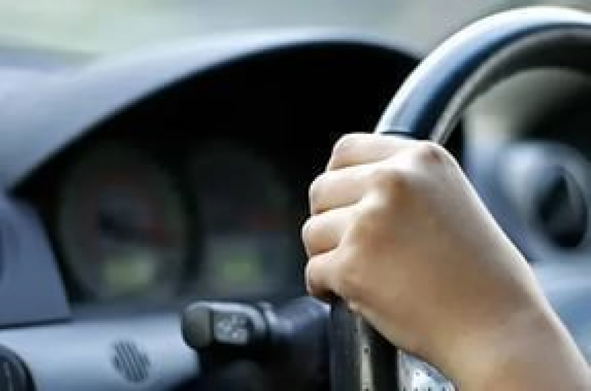 Молодая ростовчанка угнала автомобиль у дома по ул. Волгодонской 