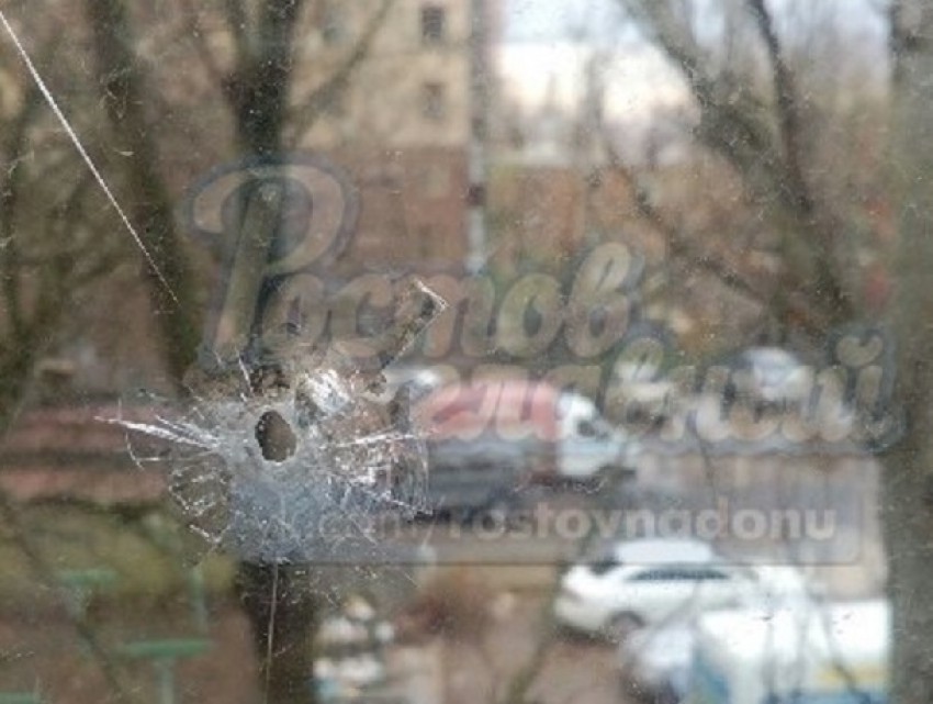"Террористы» обстреляли металлическими шариками многоэтажку в центре Ростова