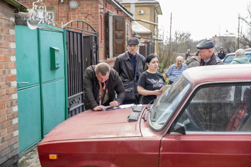 Минимум 100 автомобилей пострадали от атак БПЛА в Таганроге