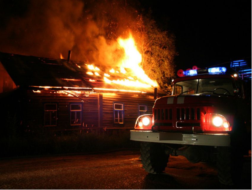 Мужчина сгорел вместе со своим одноэтажным частным домом в Ростовской области