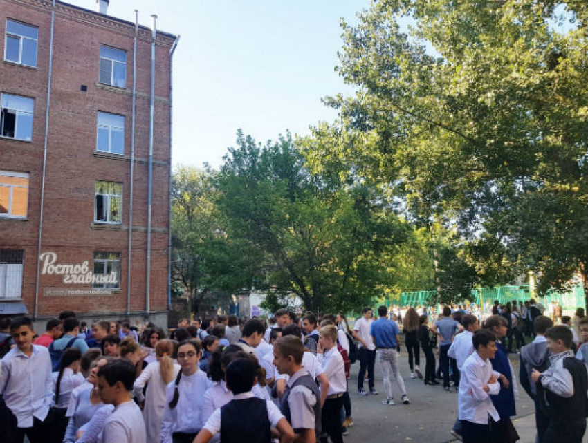 Гимназию в Ростове эвакуировали из-за газовой атаки