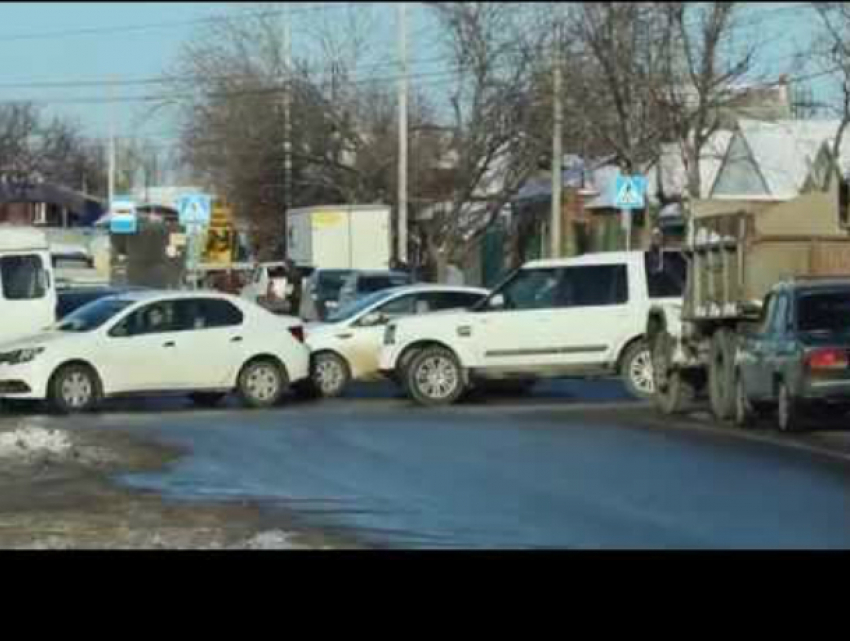 Два левых поворота на улице Мечникова намерены запретить власти Ростова
