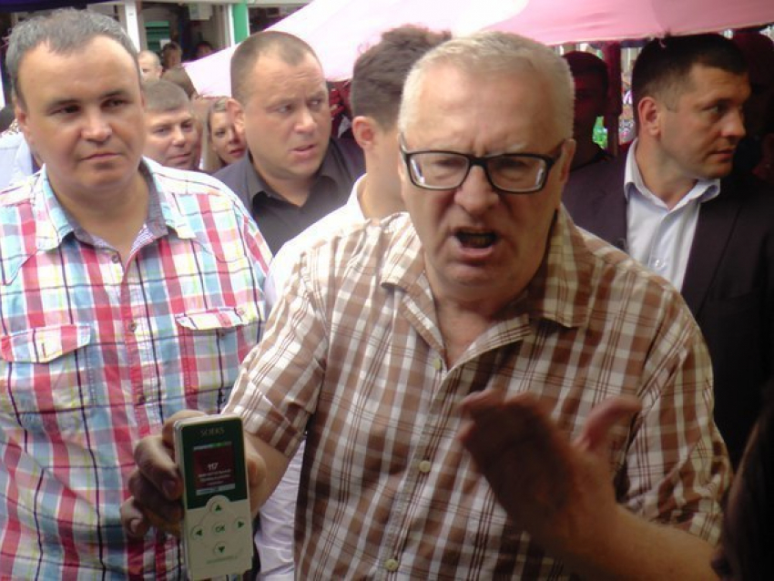 Владимир Жириновский прогулялся по центральному рынку в Ростове 