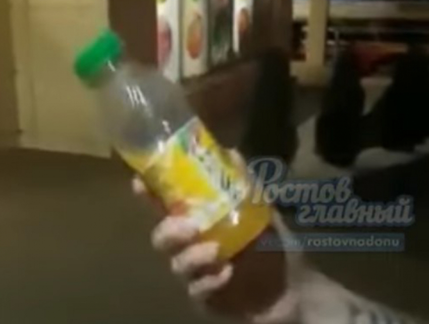 Скандал из-за просроченного на полтора месяца сока в ростовской «Пятерочке» попал на видео
