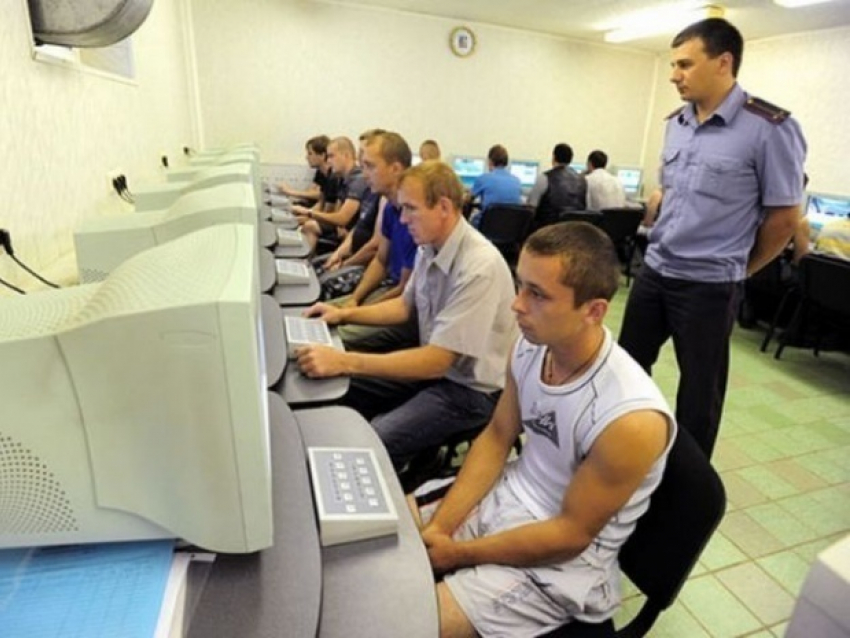 В Ростовской области сотрудник полиции отказался от взятки за положительную оценку на экзаменах