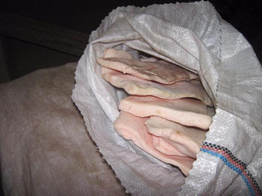 Пограничники пресекли провоз на Дон  2,7 тонн украинского сала 