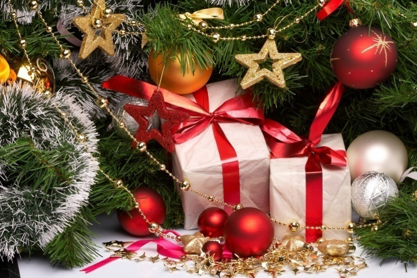 К Новому году колонны МЧС доставят подарки детям и старикам Донбасса