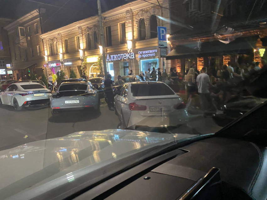 Силовики нагрянули в ночной клуб в центре Ростова для проверки посетителей