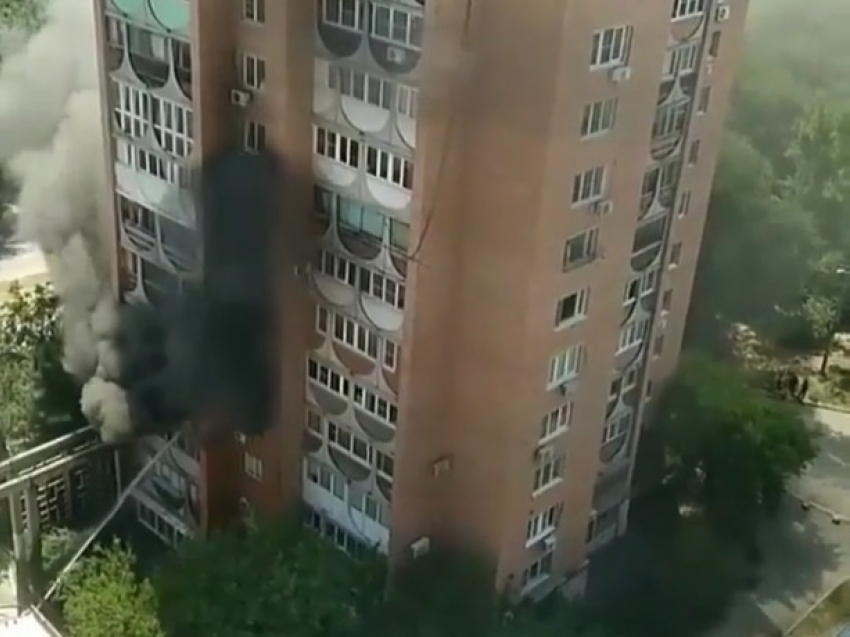 В Ростове полностью выгорела квартира в многоэтажке по вине психически нездорового ребенка