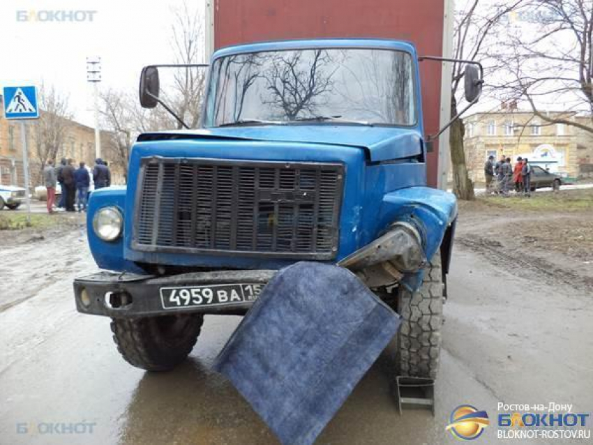 В Новочеркасске в ДТП с военными пострадало 4 человека