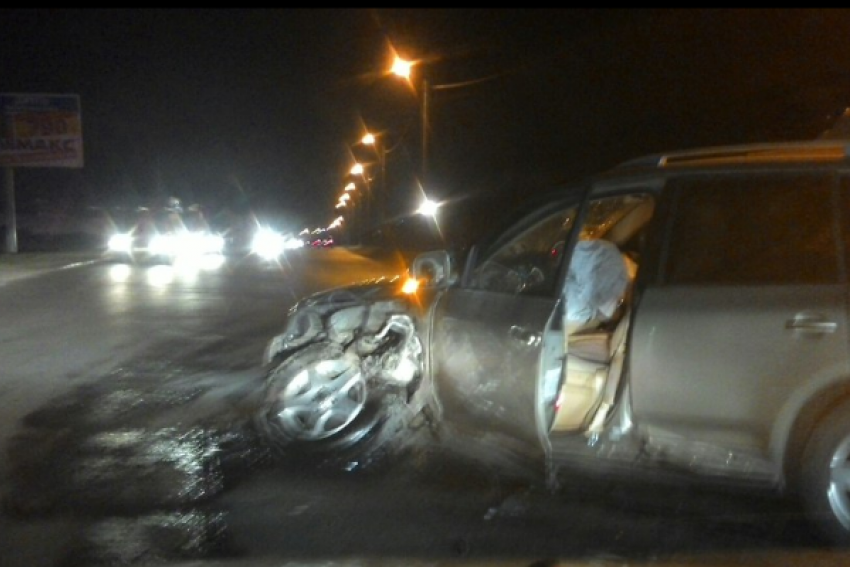 В Ростовской области пьяный водитель «Москвича» врезался в Volkswagen Touareg