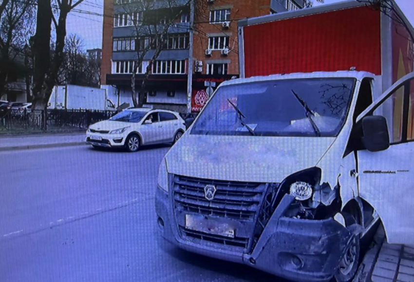 В Ростове угонщик разбил в ДТП «Газель», угнанную в Аксайском районе