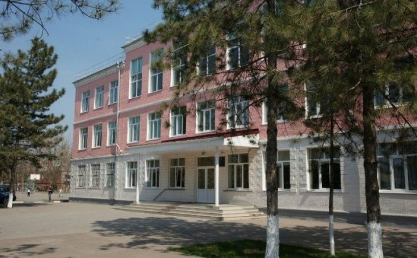 В Аксае и Азове эвакуировали все школы из-за угрозы взрыва 