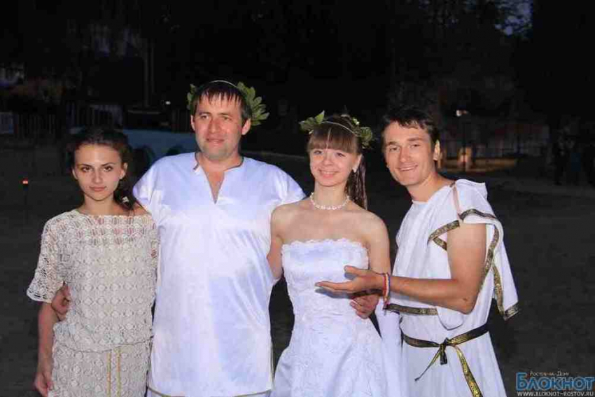 На форуме "Ростов 2012" сыграли свадьбу в греческо-скифском стиле