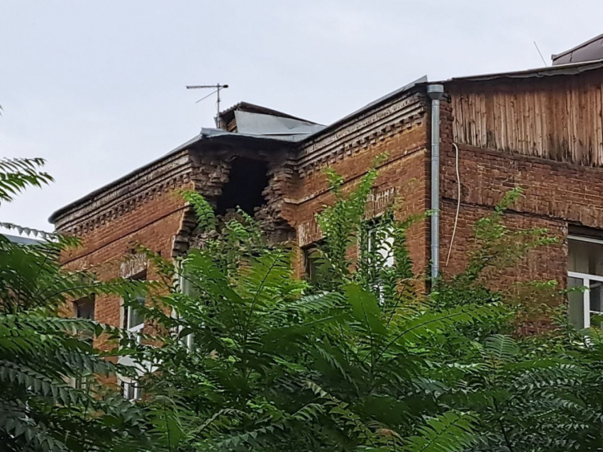 Власти Ростова заявили, что каждые 6 часов следят за состоянием аварийного дома на Шаумяна