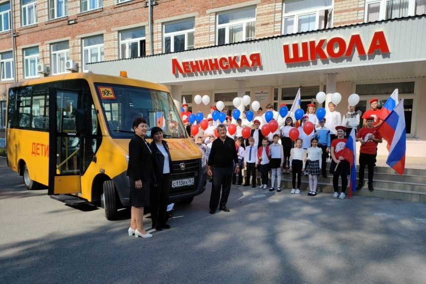 Школы Ростовской области получили 19 автобусов для учеников