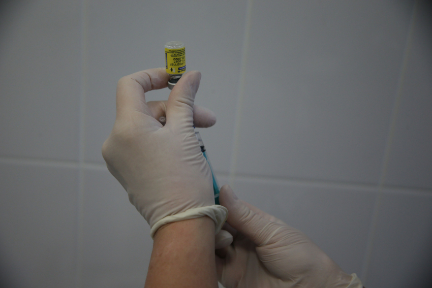В Ростовской области 777 детей вакцинировали от коронавируса