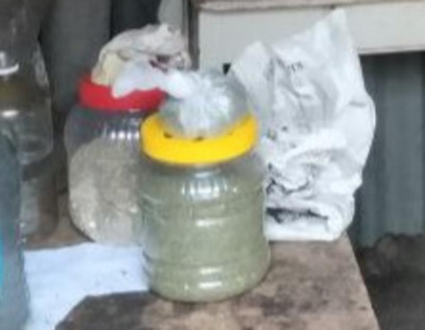 В Сальске у пенсионера изъяли более 230 граммов марихуаны