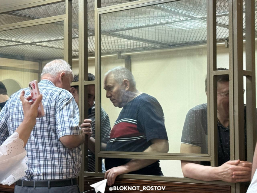 В деле «аксайских рынков» проверят статус найденных при обысках 9,5 млн рублей 