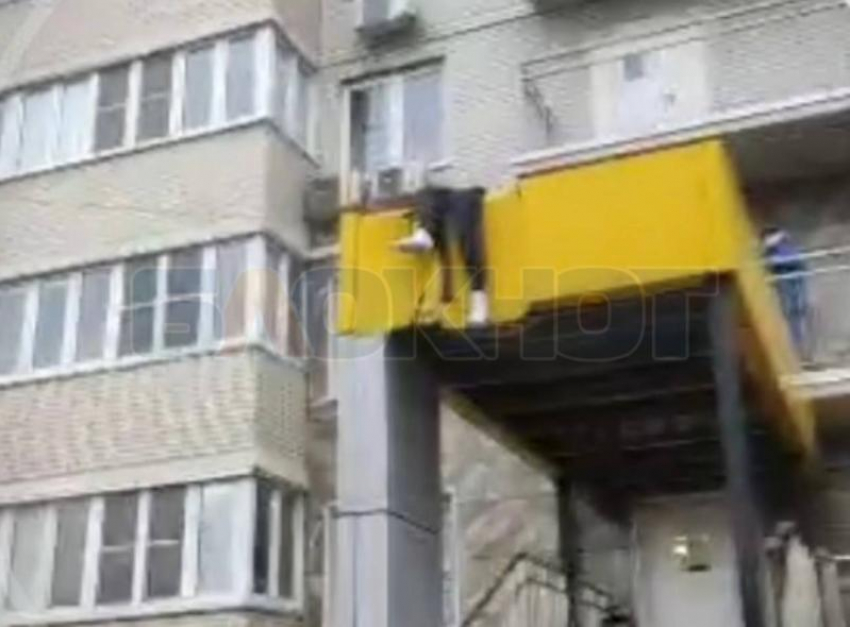 Парень насмерть упал с крыши многоквартирного дома на ГПЗ-10 в Ростове 