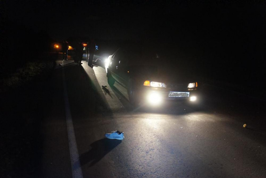 Три человека погибли в ДТП с легковушкой и большегрузом в Ростове