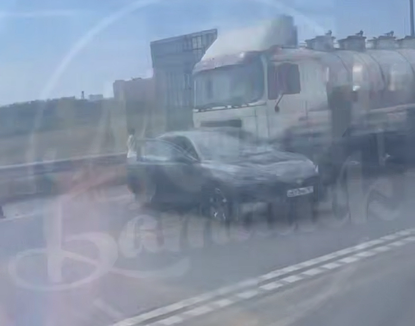 Выезд из Батайска практически встал: водителей просят разворачиваться