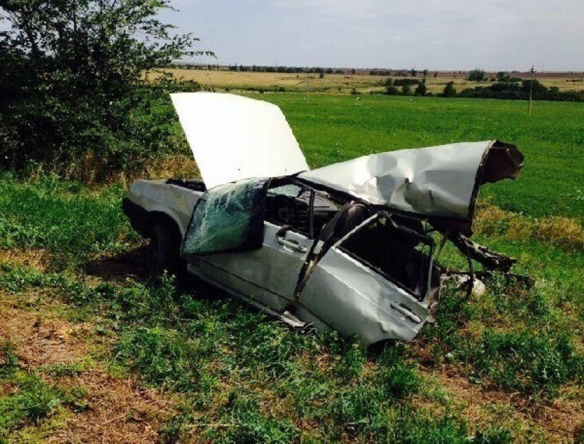 В Ростовской области в ДТП с участием «Митсубиси» и ВАЗа два человека погибли и трое ранены 