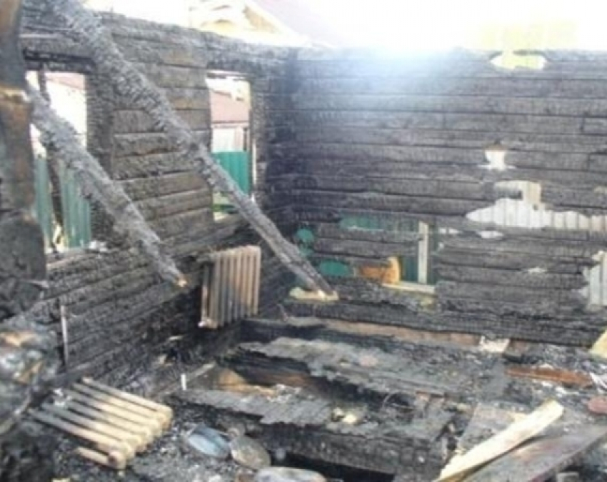 В Ростовской области на пожаре заживо сгорели двое детей