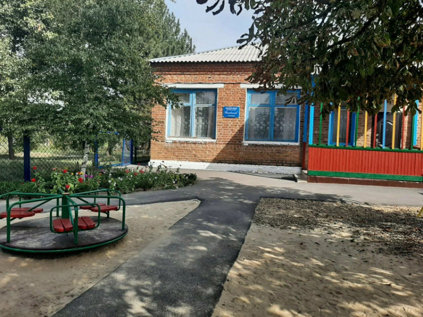 Детский сад поврежден осколками из-за атаки ВСУ в Ростовской области 