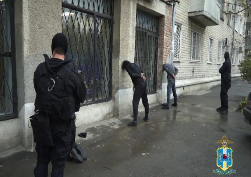 Ростовские оперативники и спецназ задержали банду квартирных воров