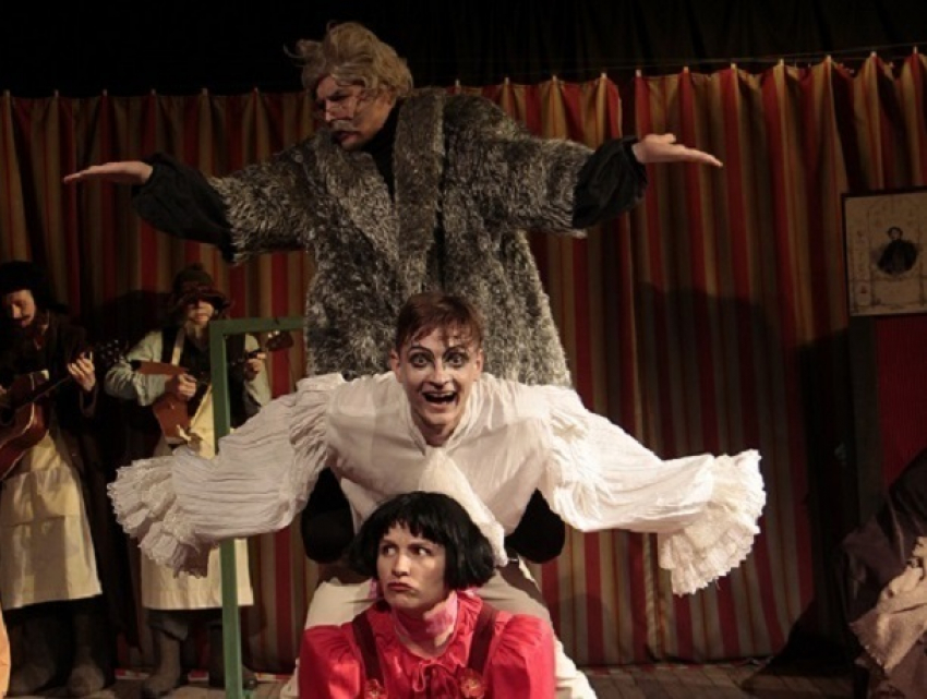 Чеховскую «Каштанку» поставили в ростовском молодежном театре 