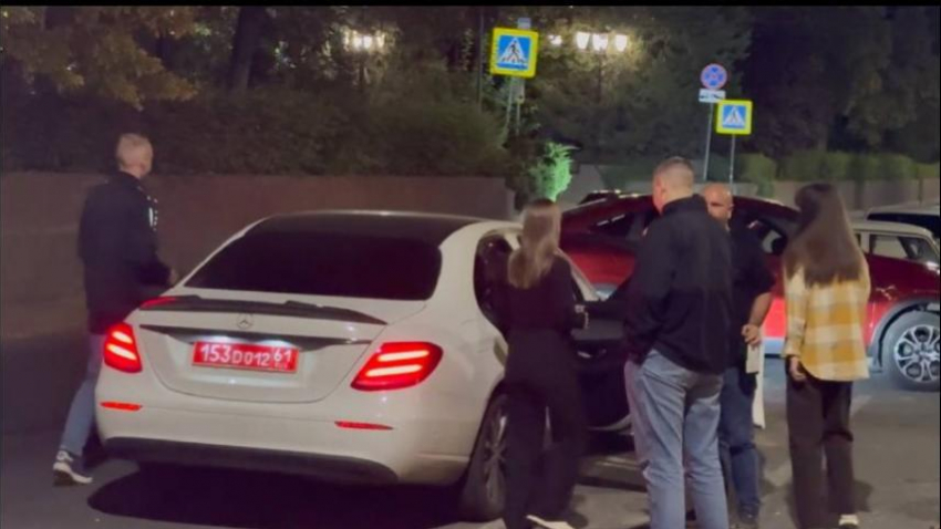 Молодежь на авто с дипломатическими номерами слушала запретный рэп и выпивала в Ростове