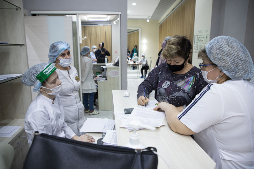 В Ростове открыли первый мобильный пункт вакцинации от коронавируса