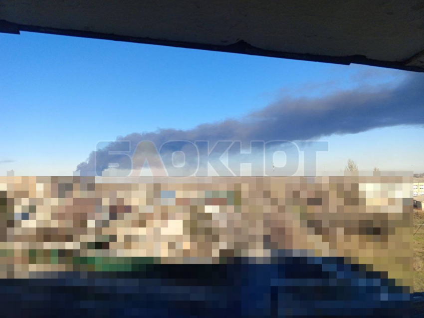 Жители Новошахтинска сообщают о взрывах и пожаре  