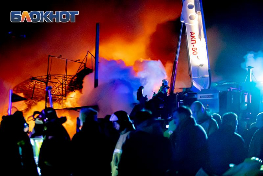 Рынок в огне: все о пожаре на «Темернике» в Ростове в одном видео
