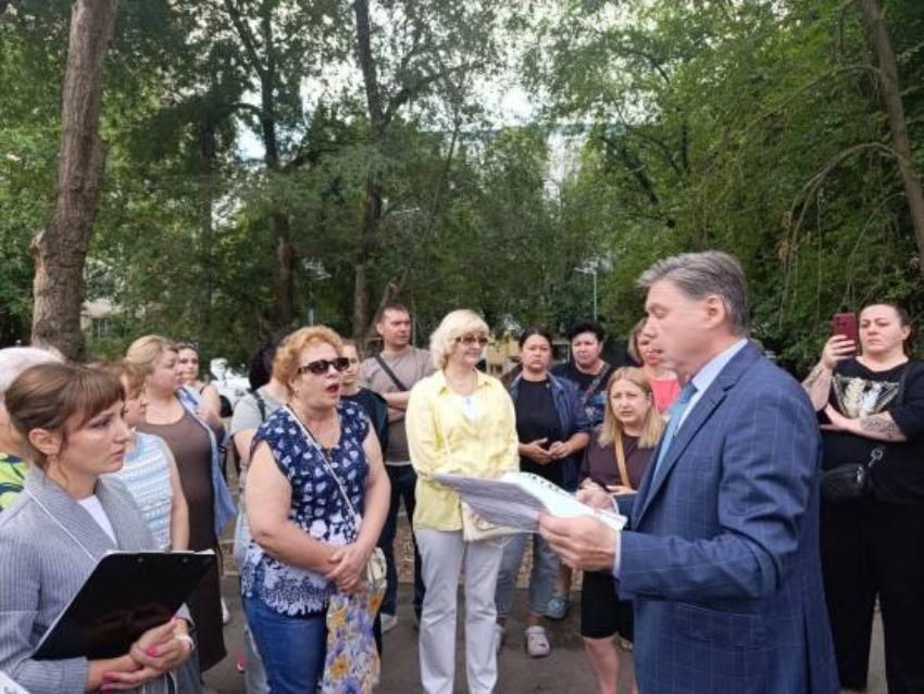 Власти Ростова нашли временное решение проблемы с проездом к дому на проспекте Королева