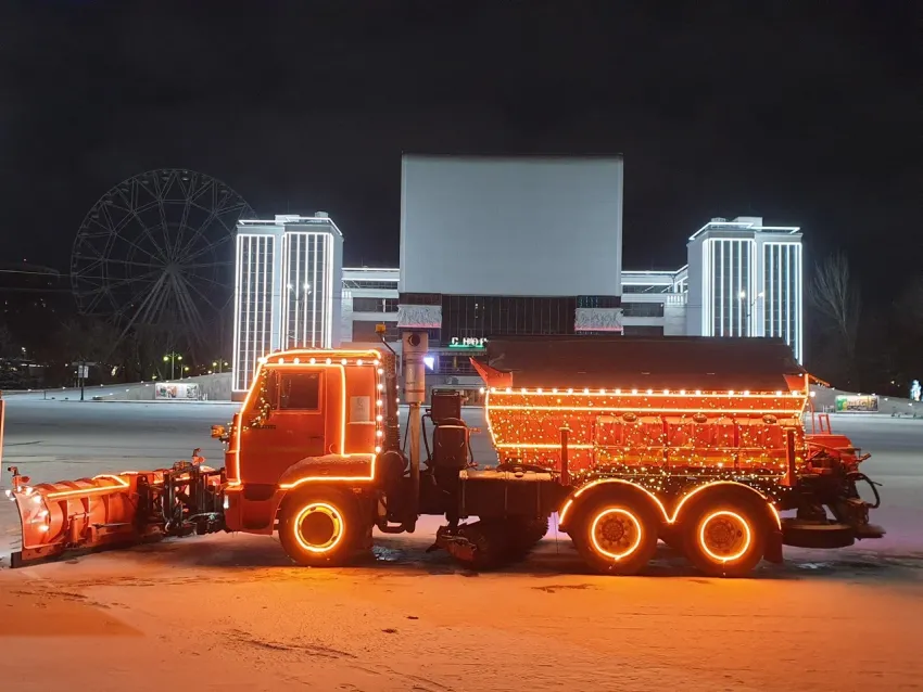 Коммунальщики продолжают ликвидировать последствия снегопада в Ростове