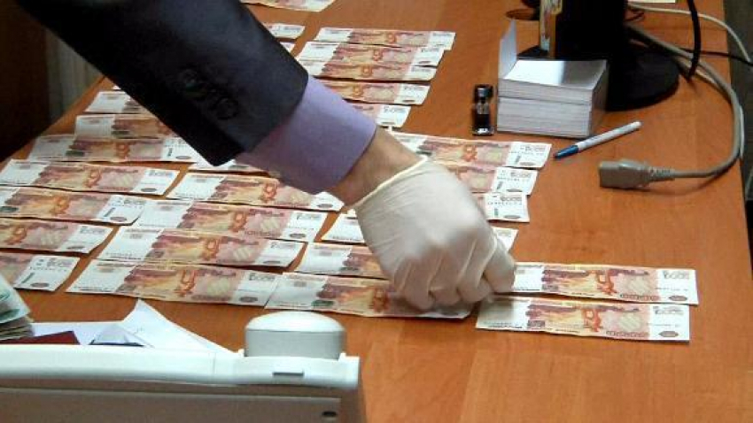 За взятку в 1,5 млн рублей за то, чтоб «отмазать» коллегу экс-полицейский получил три года колонии 