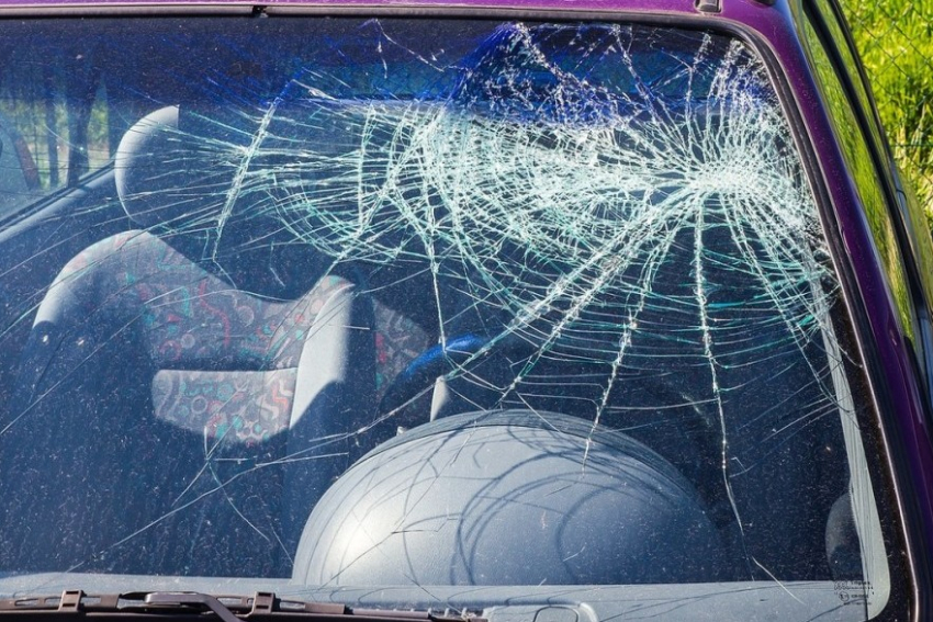 В аварии на ростовской трассе погиб водитель и ранен подросток