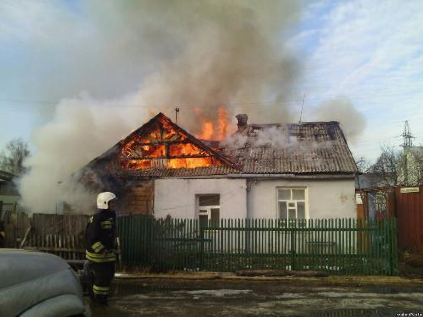 В пожаре в частном доме в Ростовской области пострадал человек