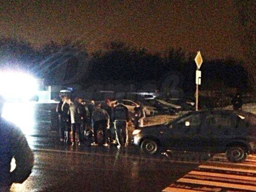 Невнимательного пешехода на «зебре» в Ростове сбил молниеносный автомобиль