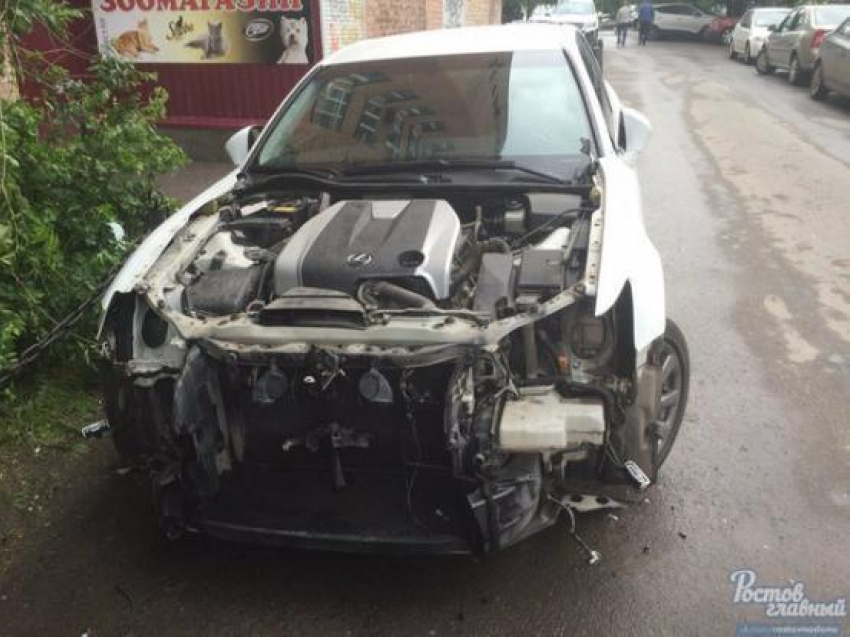 На Западном Lexus разобрали на запчасти 