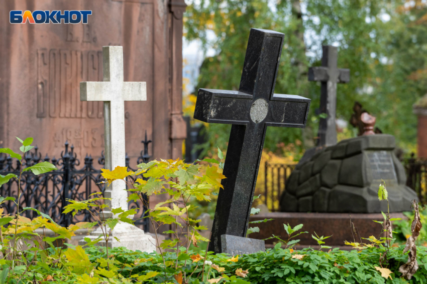 Инспекция назвала самые замусоренные кладбища в Ростовской области