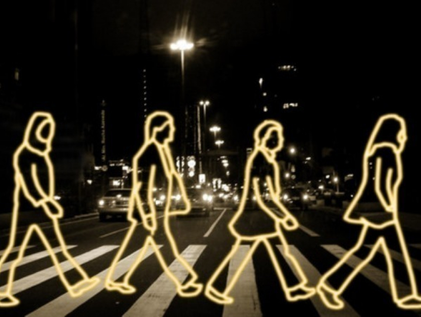 В 2015 году пешеходов заставят ходить в светоотражающей одежде 