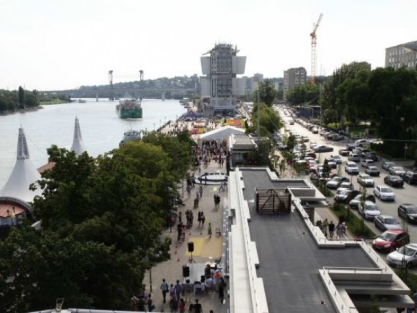 Запретят ехать по Береговой автовладельцам Ростова из-за парада кораблей