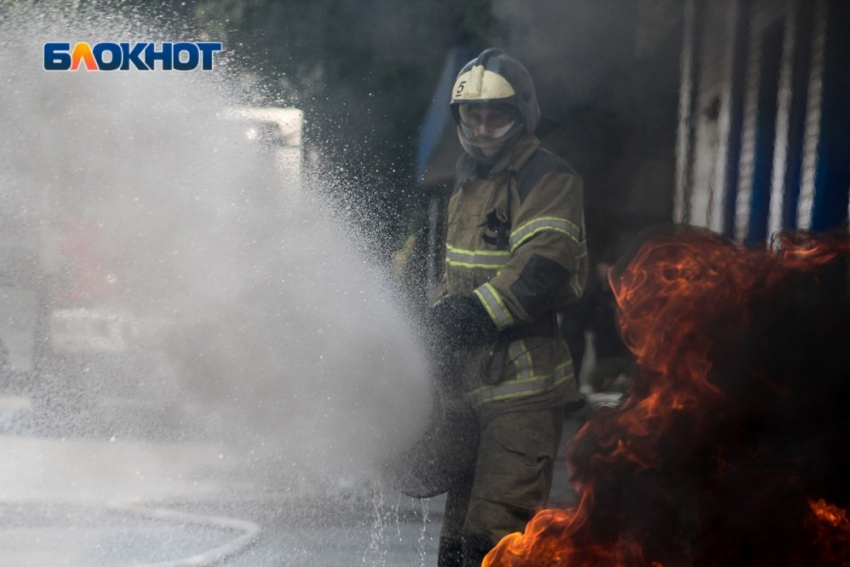 В Таганроге произошел большой пожар в пятиэтажном доме