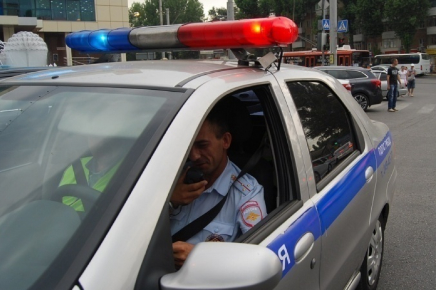 В Ростовской области внедорожник врезался в дерево, 17-летняя пассажирка скончалась на месте