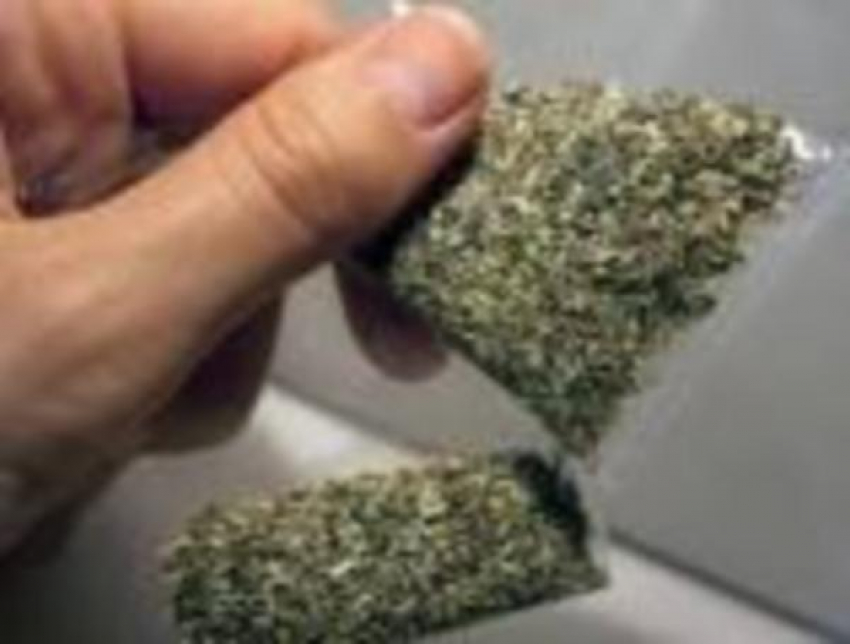 18-летнего юношу с крупной партией наркотиков задержали в Ростове