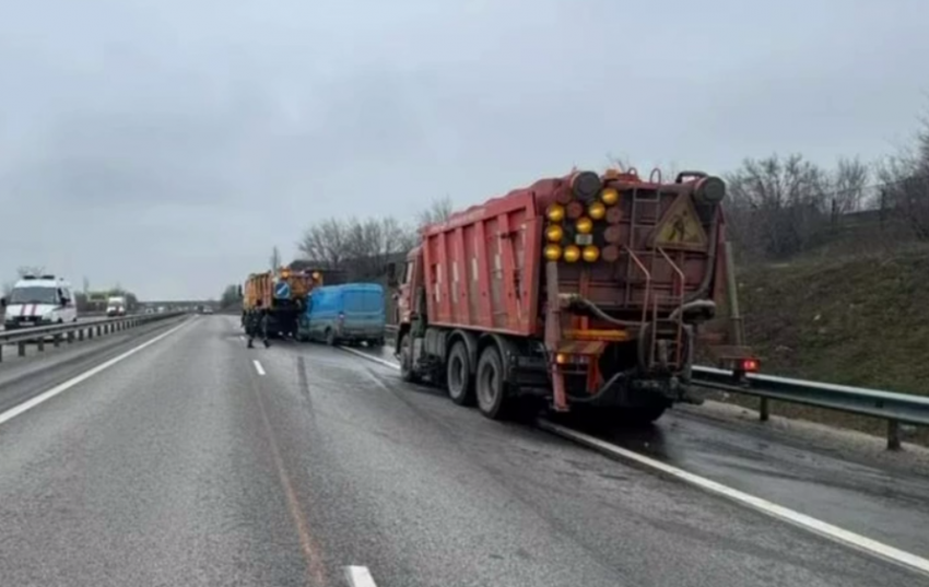 Под Ростовом водитель фургона погиб в ДТП с грузовиком