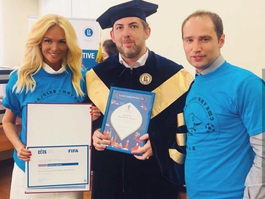 Эффектная блондинка Виктория Лопырёва стала спортивным менеджером